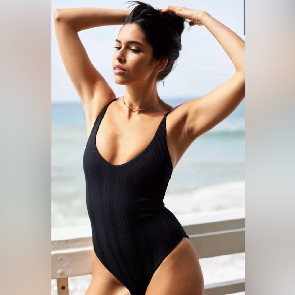 Vitamin A Swim Black Strappy Gianna One Piece Swimsuit size 6 - Picture 2 of 9